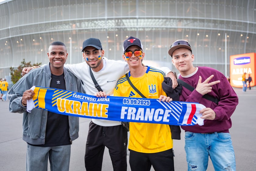 Kibice w drodze na mecz Ukraina - Francja we Wrocławiu