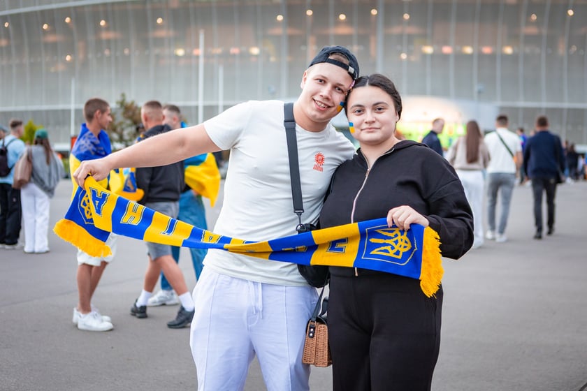 Kibice w drodze na mecz Ukraina - Francja we Wrocławiu
