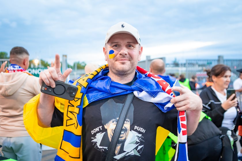 Kibice w drodze na mecz Ukraina - Francja we Wrocławiu
