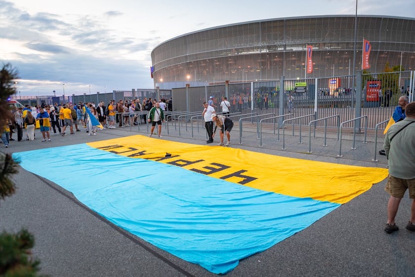 Kibice w drodze na mecz Ukraina - Francja we Wrocławiu