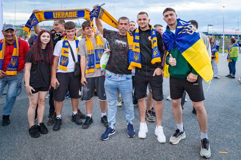 Kibice w drodze na mecz Ukraina - Francja we Wrocławiu
