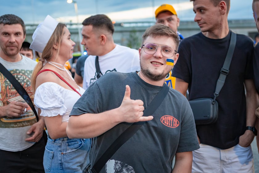 Kibice w drodze na mecz Ukraina - Francja we Wrocławiu