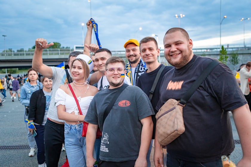 Kibice w drodze na mecz Ukraina - Francja we Wrocławiu