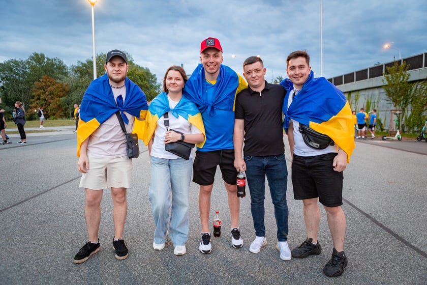 Kibice w drodze na mecz Ukraina - Francja we Wrocławiu