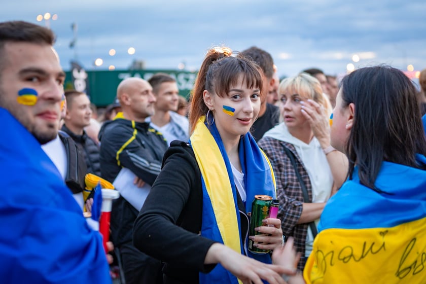 Kibice w drodze na mecz Ukraina - Francja we Wrocławiu