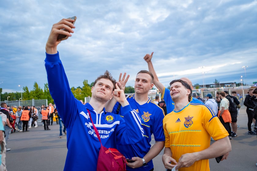 Kibice w drodze na mecz Ukraina - Francja we Wrocławiu