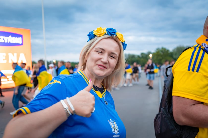 Kibice w drodze na mecz Ukraina - Francja we Wrocławiu