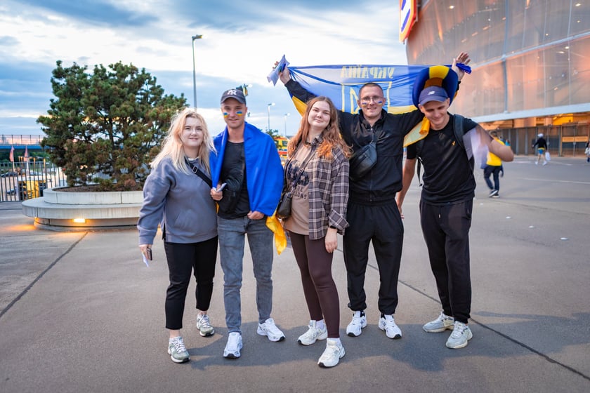 Kibice w drodze na mecz Ukraina - Francja we Wrocławiu