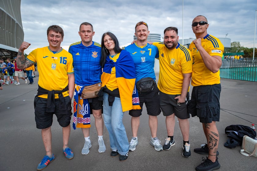 Kibice w drodze na mecz Ukraina - Francja we Wrocławiu