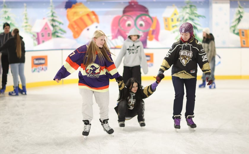 Sobotę 22 listopada 2025 r. ruszyło lodowisko na Tarczyński Arenie