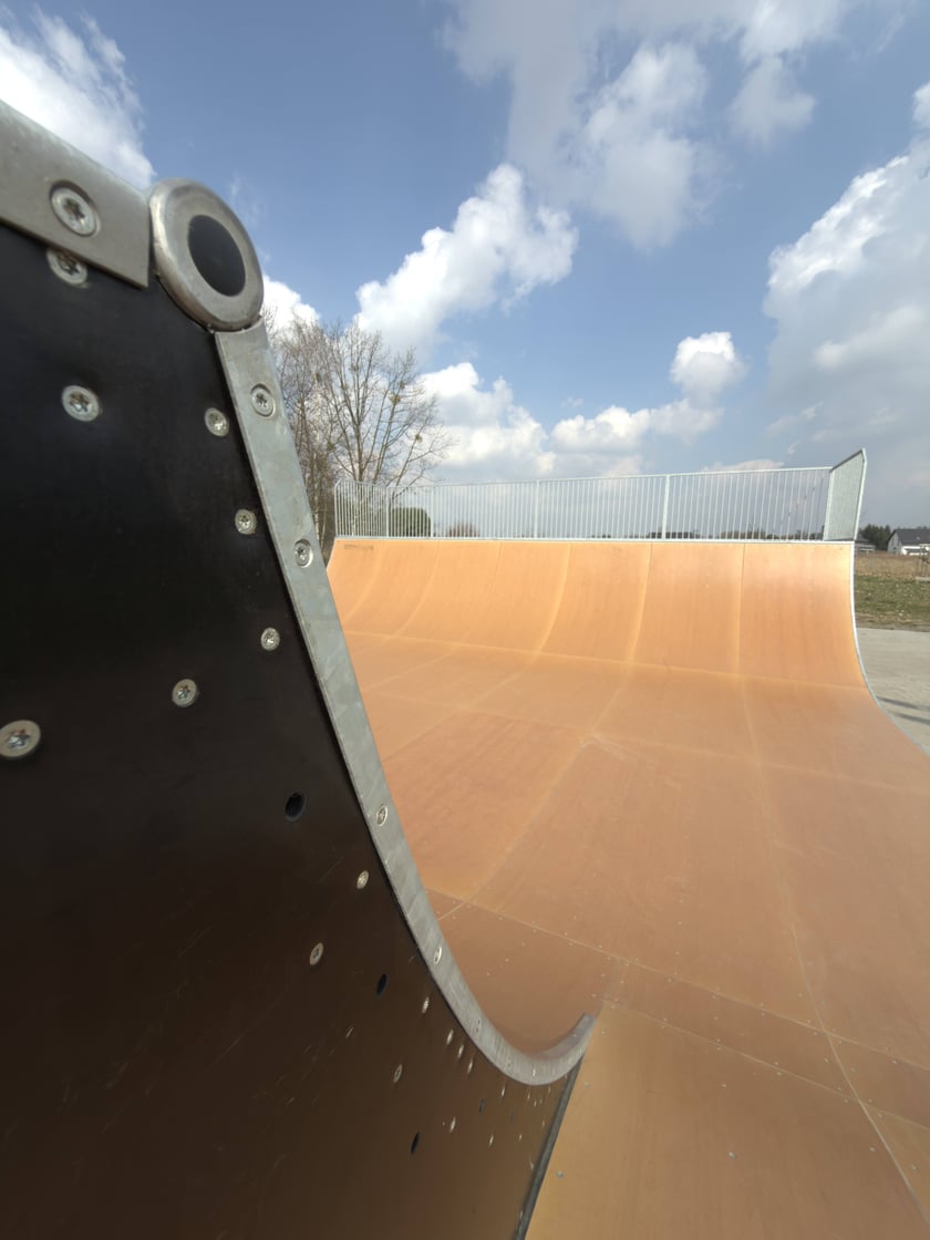 Rampa skateboardowa przy ul. Kominiarskiej we Wrocławiu