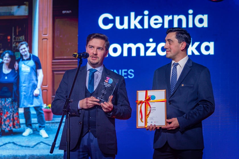 Gala 30 Kreatywnych Wrocław 2026. Laureaci na scenie - Cukiernia Łomżanka