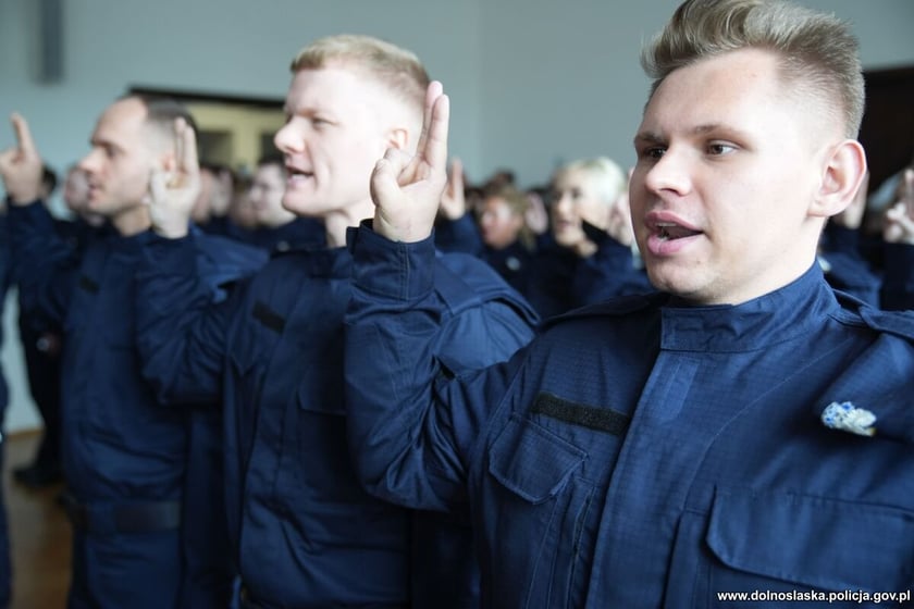 Ślubowanie nowych policjantów we Wrocławiu