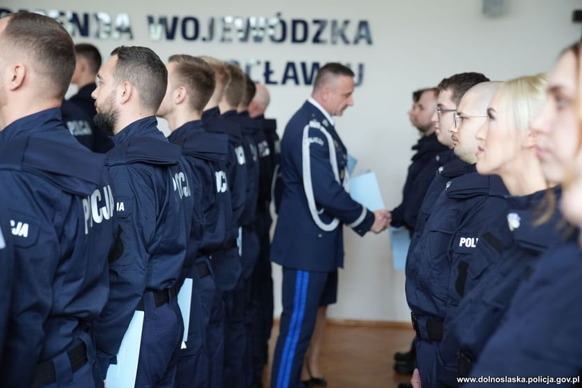 Ślubowanie nowych policjantów we Wrocławiu