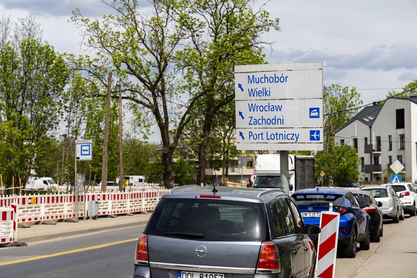 Oporów. Trwa przebudowa skrzyżowania Wiejskiej z Mokronoską i Awicenny. Zdjęcie przedstawia zaawansowanie prac na dzień 6 maja 2026