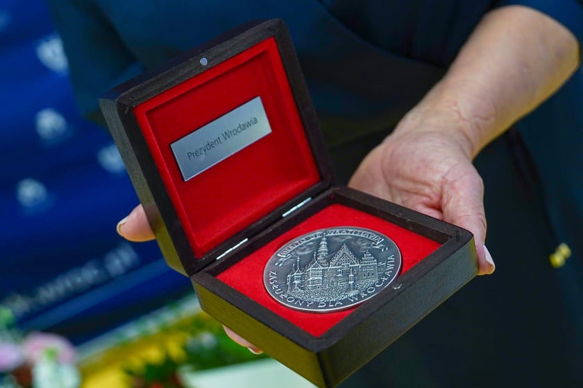 Uroczystość wręczenia medalu Merito di Wratislavia - Zasłużony dla Wrocławia, for. Bernardzie Kazanowskiej. Przylądek Nadziei, 10.06.2026