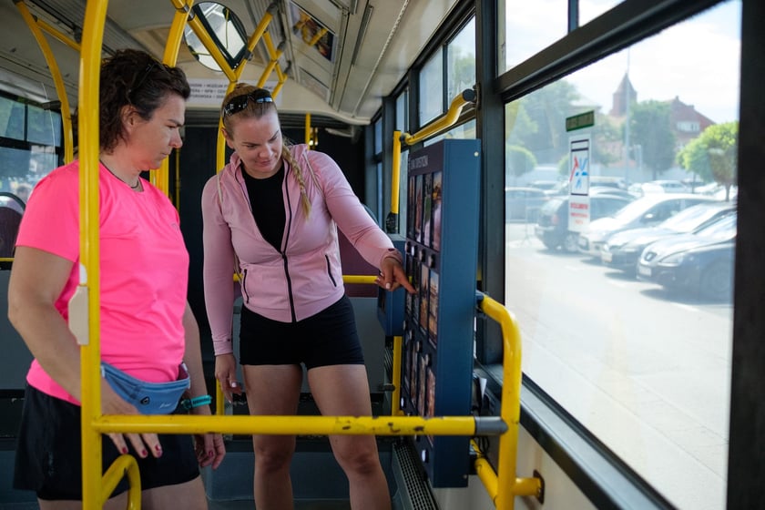 Autobus WRO75 z grą