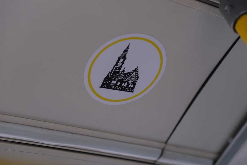 Autobus WRO75 z grą
