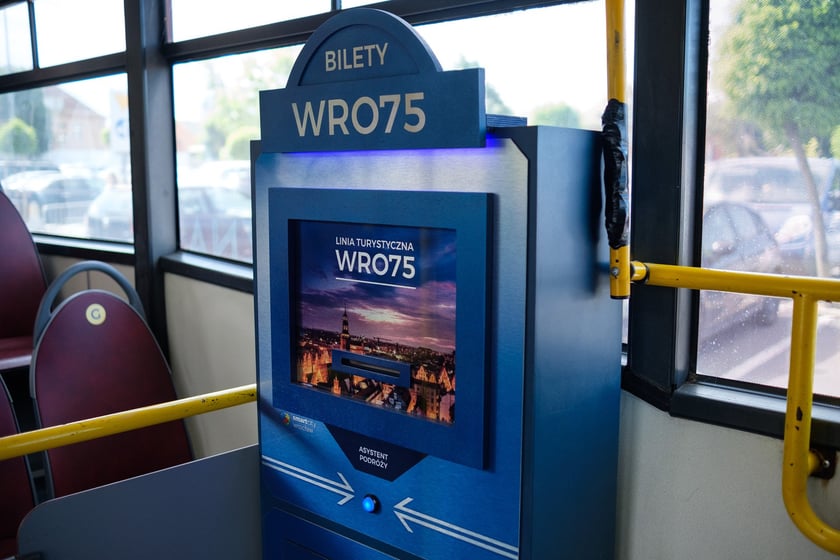 Autobus WRO75 z grą