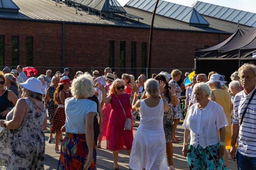 Potańcówka z duchem czasu przed Centrum Historii Zajezdnia, 19 czerwca 2026 r.
