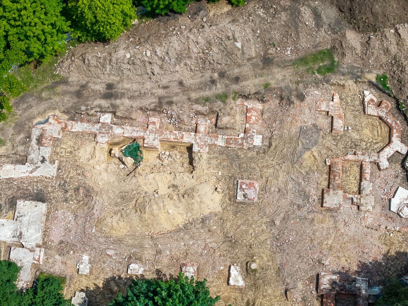 Na skwerze przy ul. Rybackiej prowadzone są prace archeologiczne