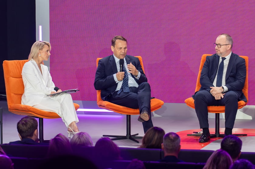 Uczestnicy debaty "Wojna i pokój" rozpoczynającej Kongres i Festiwal Psychologiczny Re_Mind.