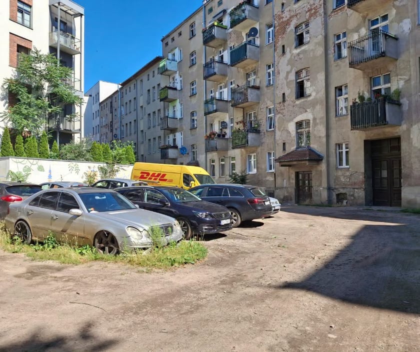 Podw&oacute;rko między ulicami Kościuszki, Pułaskiego, Komuny Paryskiej i Prądzyńskiego