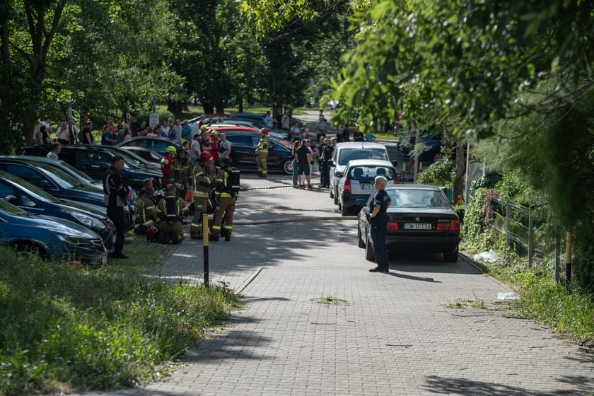 Pożar mieszkania na Nowym Dworze. Trwa akcja służb