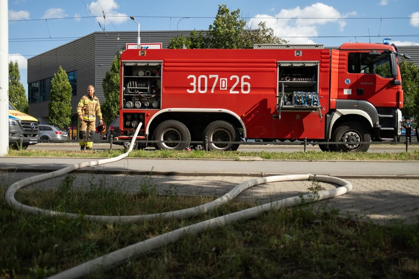 Pożar mieszkania na Nowym Dworze. Trwa akcja służb