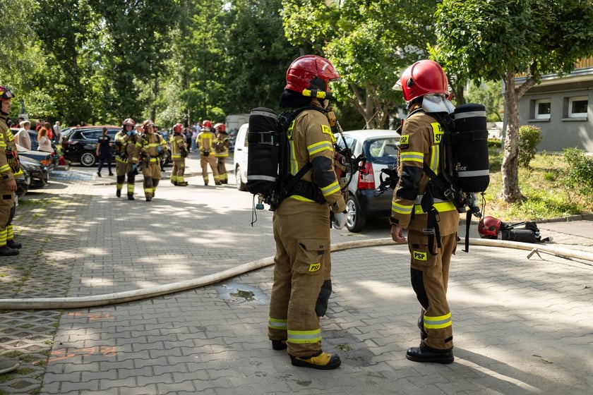 Pożar mieszkania na Nowym Dworze. Trwa akcja służb