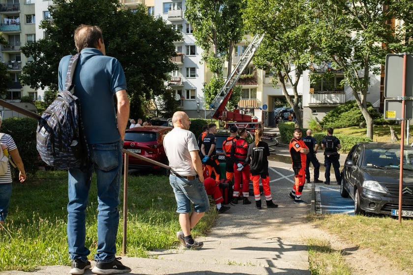 Pożar mieszkania na Nowym Dworze. Trwa akcja służb