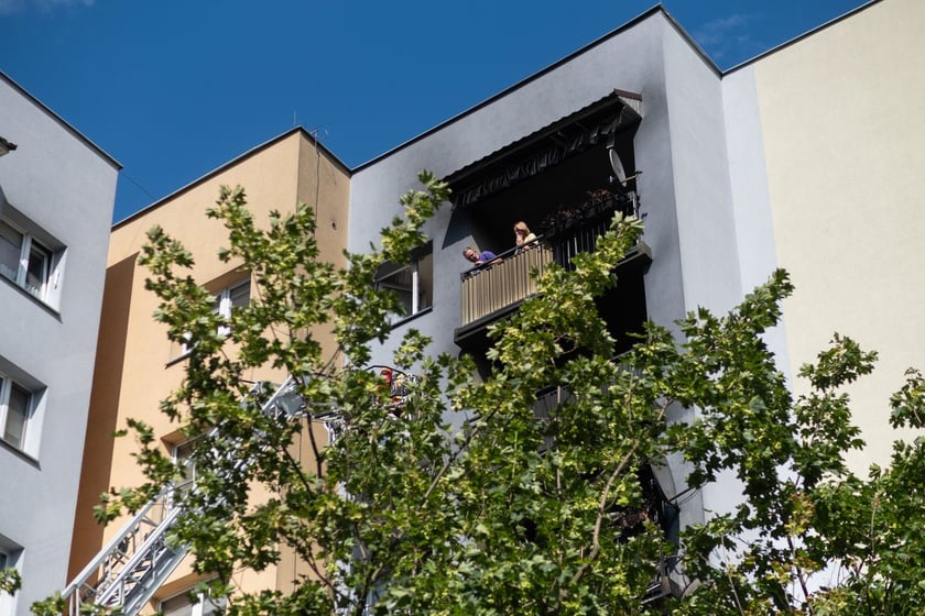 Pożar mieszkania na Nowym Dworze. Trwa akcja służb