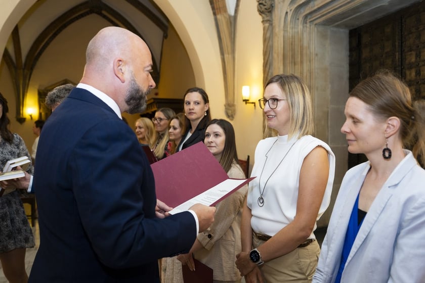 Uroczystość wręczenia aktów na stopień nauczyciela mianowanego we Wrocławiu, 26 sierpnia 2026 z udziałem prezydenta Wrocławia, Jacka Sutryka