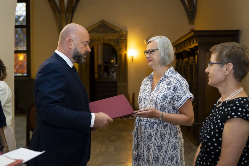 Uroczystość wręczenia aktów na stopień nauczyciela mianowanego we Wrocławiu, 26 sierpnia 2026 z udziałem prezydenta Wrocławia, Jacka Sutryka