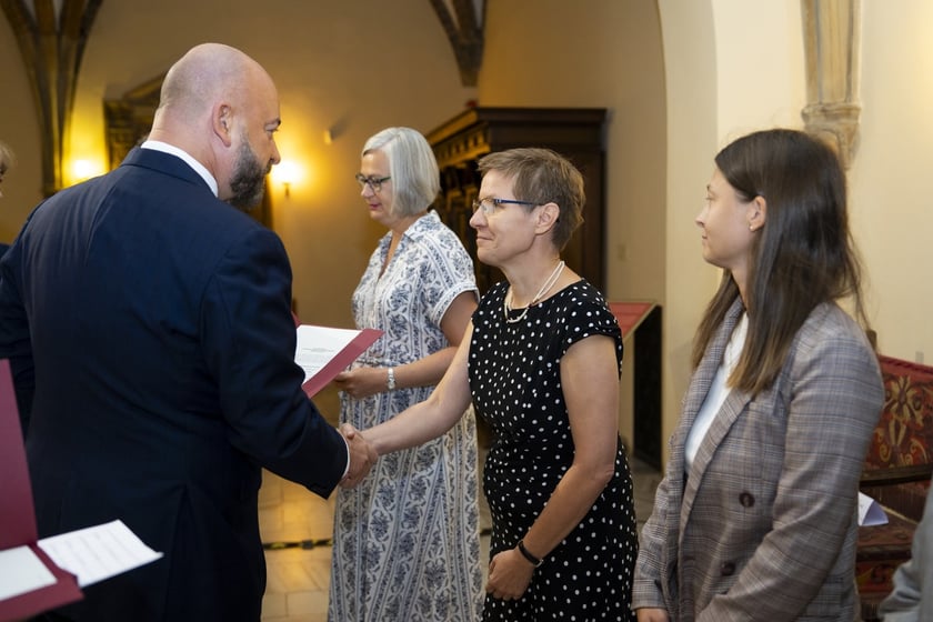 Uroczystość wręczenia aktów na stopień nauczyciela mianowanego we Wrocławiu, 26 sierpnia 2026 z udziałem prezydenta Wrocławia, Jacka Sutryka