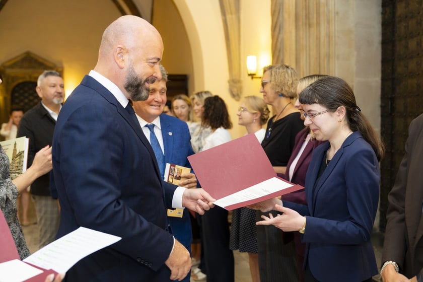 Uroczystość wręczenia aktów na stopień nauczyciela mianowanego we Wrocławiu, 26 sierpnia 2026 z udziałem prezydenta Wrocławia, Jacka Sutryka