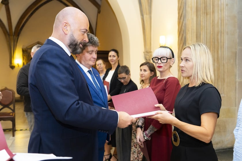 Uroczystość wręczenia aktów na stopień nauczyciela mianowanego we Wrocławiu, 26 sierpnia 2026 z udziałem prezydenta Wrocławia, Jacka Sutryka