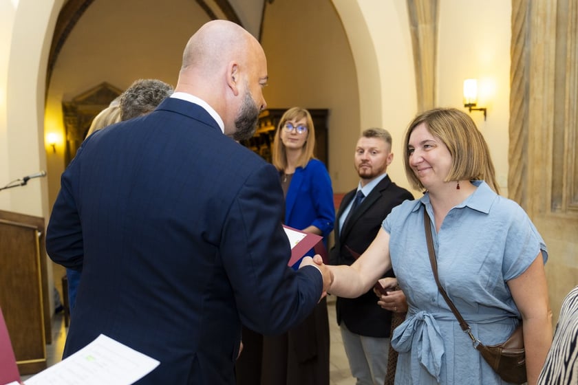 Uroczystość wręczenia aktów na stopień nauczyciela mianowanego we Wrocławiu, 26 sierpnia 2026 z udziałem prezydenta Wrocławia, Jacka Sutryka