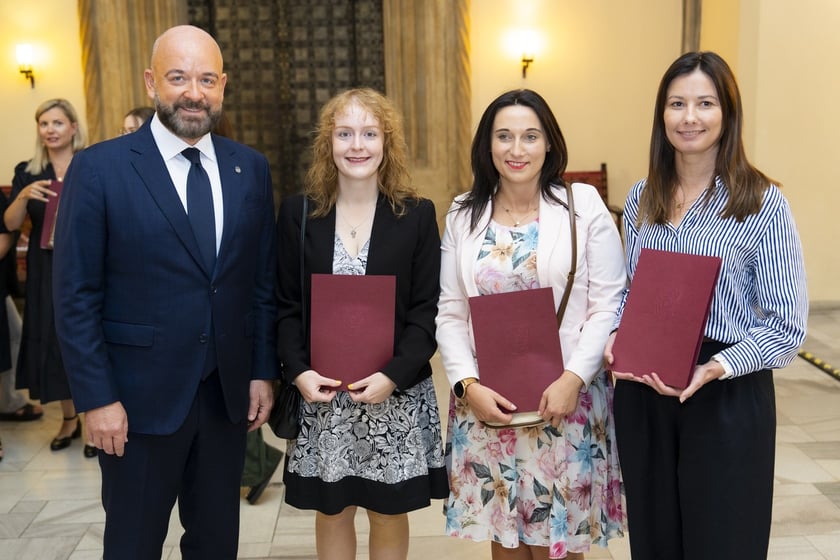Uroczystość wręczenia aktów na stopień nauczyciela mianowanego we Wrocławiu, 26 sierpnia 2026 z udziałem prezydenta Wrocławia, Jacka Sutryka