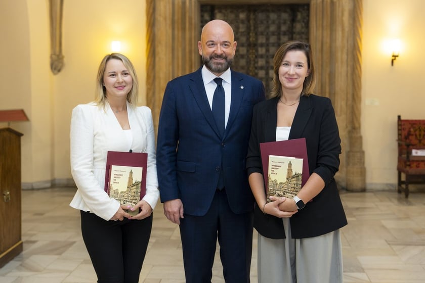 Uroczystość wręczenia aktów na stopień nauczyciela mianowanego we Wrocławiu, 26 sierpnia 2026 z udziałem prezydenta Wrocławia, Jacka Sutryka