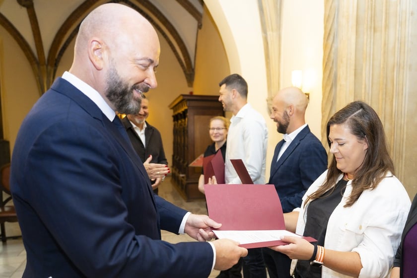 Uroczystość wręczenia aktów na stopień nauczyciela mianowanego we Wrocławiu, 26 sierpnia 2026 z udziałem prezydenta Wrocławia, Jacka Sutryka
