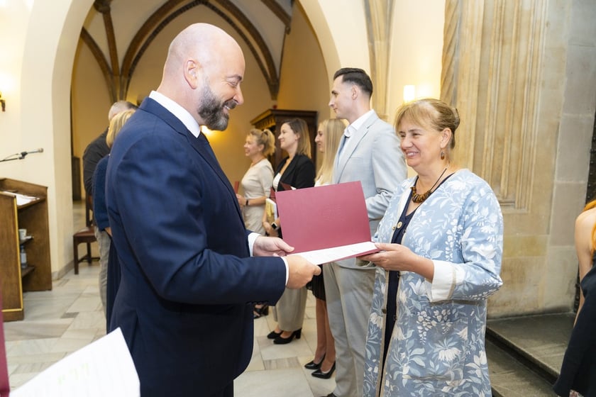 Uroczystość wręczenia aktów na stopień nauczyciela mianowanego we Wrocławiu, 26 sierpnia 2026 z udziałem prezydenta Wrocławia, Jacka Sutryka