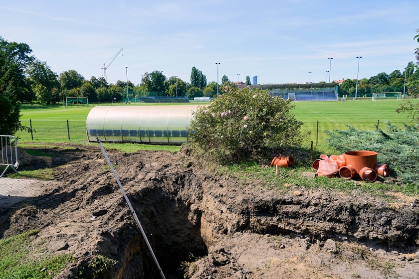 Budowa systemu nawodnienia na Stadionie Sportowym Oławka na Niskich Łąkach, wrzesień 2026