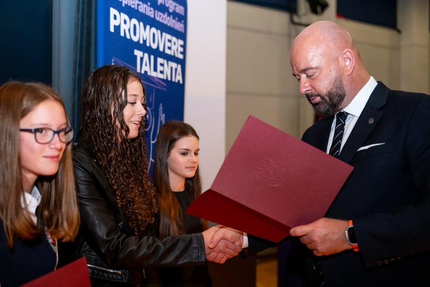 Stypendia dla uczniów w ramach „Wrocławskiego Programu Wspierania Uzdolnionych - PROMOVERE TALENTA”