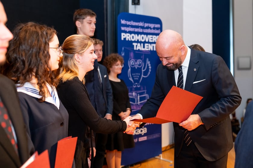 Stypendia dla uczniów w ramach „Wrocławskiego Programu Wspierania Uzdolnionych - PROMOVERE TALENTA”