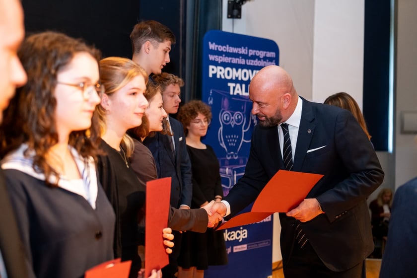 Stypendia dla uczniów w ramach „Wrocławskiego Programu Wspierania Uzdolnionych - PROMOVERE TALENTA”