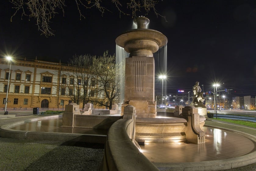 fontanna Alegoria Walki i Zwycięstwa na pl. Jana Pawła II