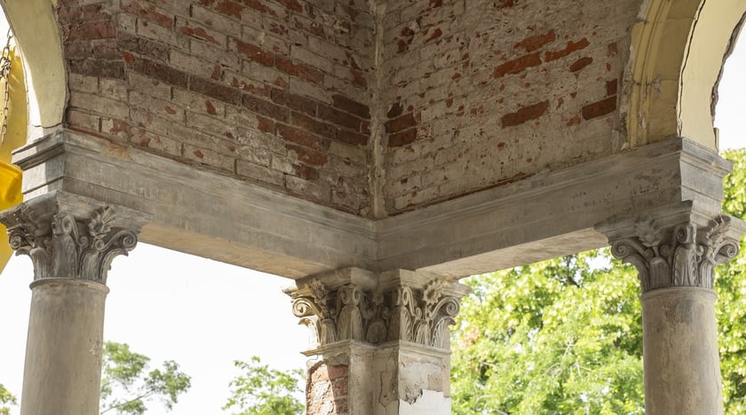 Bastion Sakwowy przechodzi gruntowną renowację. Na budowie trwają intensywne prace