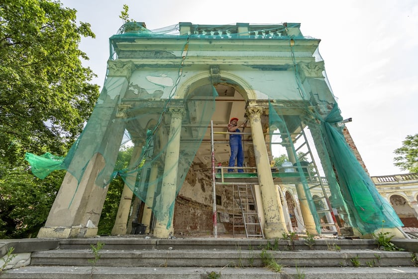 Bastion Sakwowy przechodzi gruntowną renowację. Na budowie trwają intensywne prace