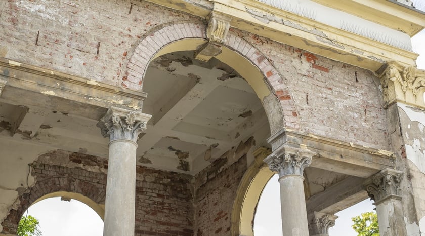 Bastion Sakwowy przechodzi gruntowną renowację. Na budowie trwają intensywne prace